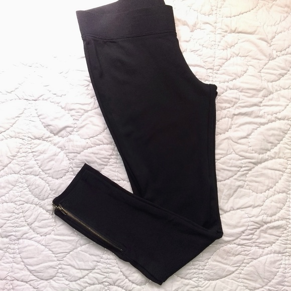 2 pairs of Leggings - Picture 1 of 7